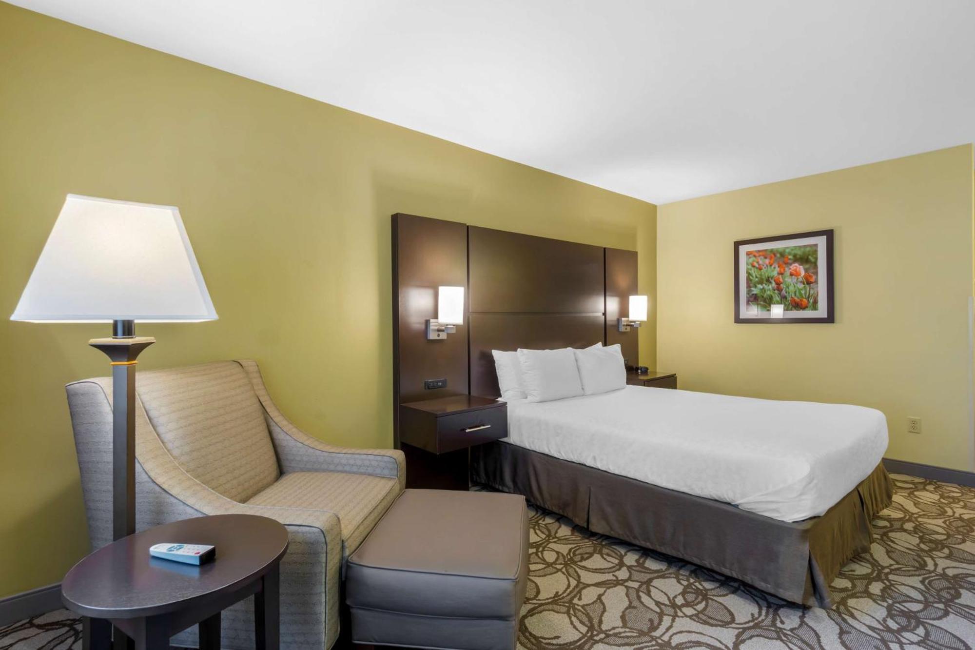 Best Western Plus Plaza By The Green Kent Bagian luar foto